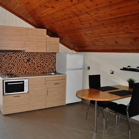 Mari-Christi Apartments Порос Екстер'єр фото