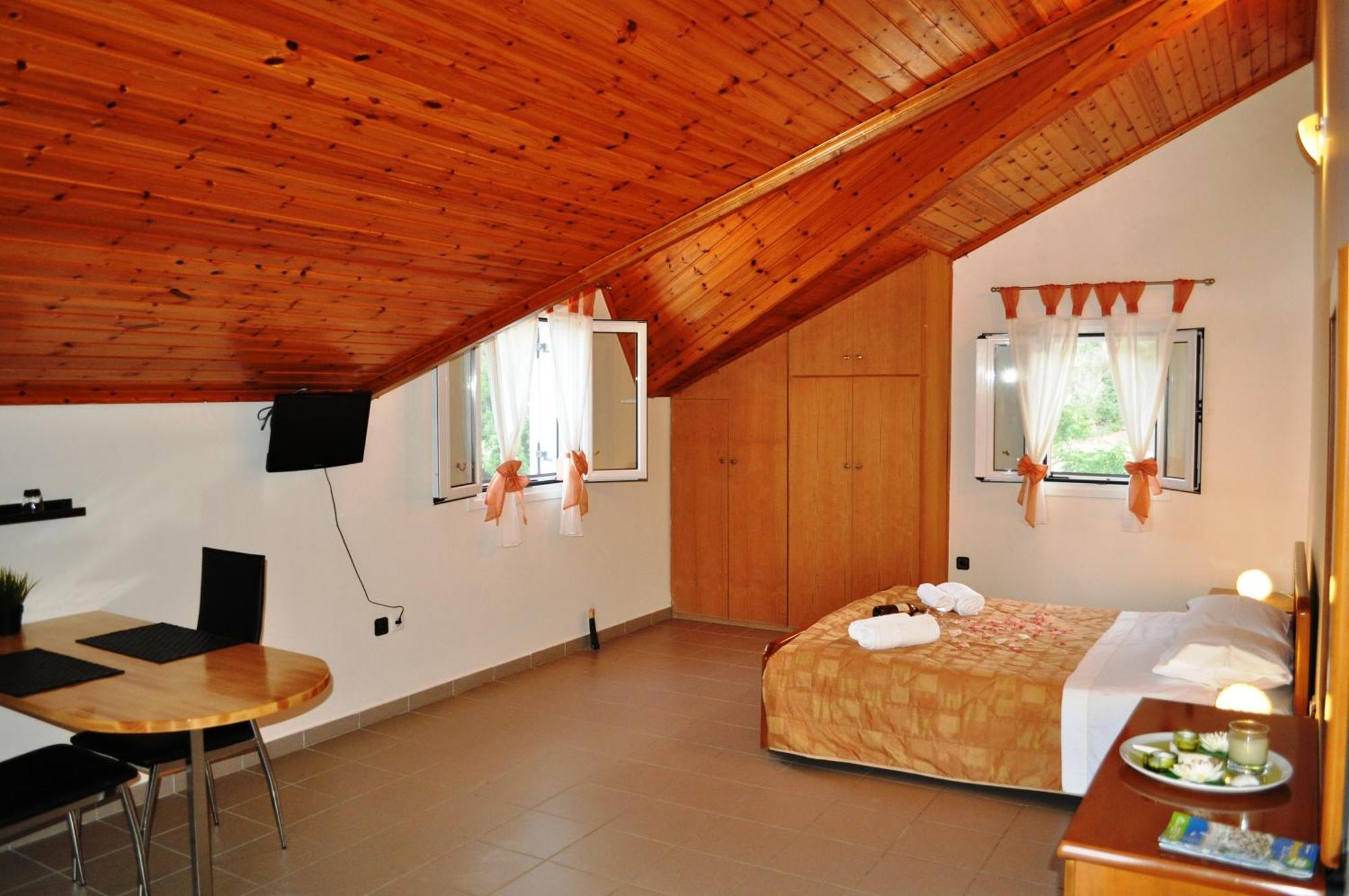 Mari-Christi Apartments Порос Екстер'єр фото
