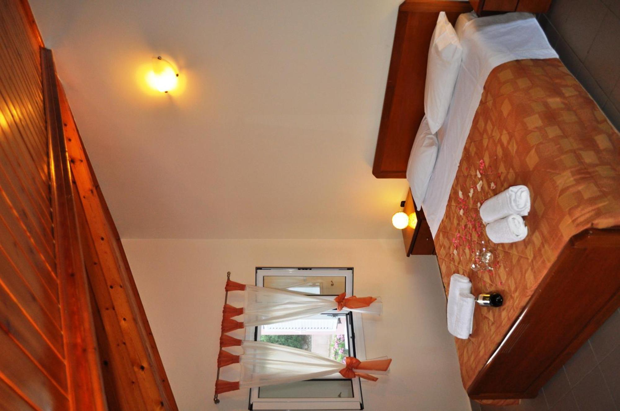 Mari-Christi Apartments Порос Номер фото